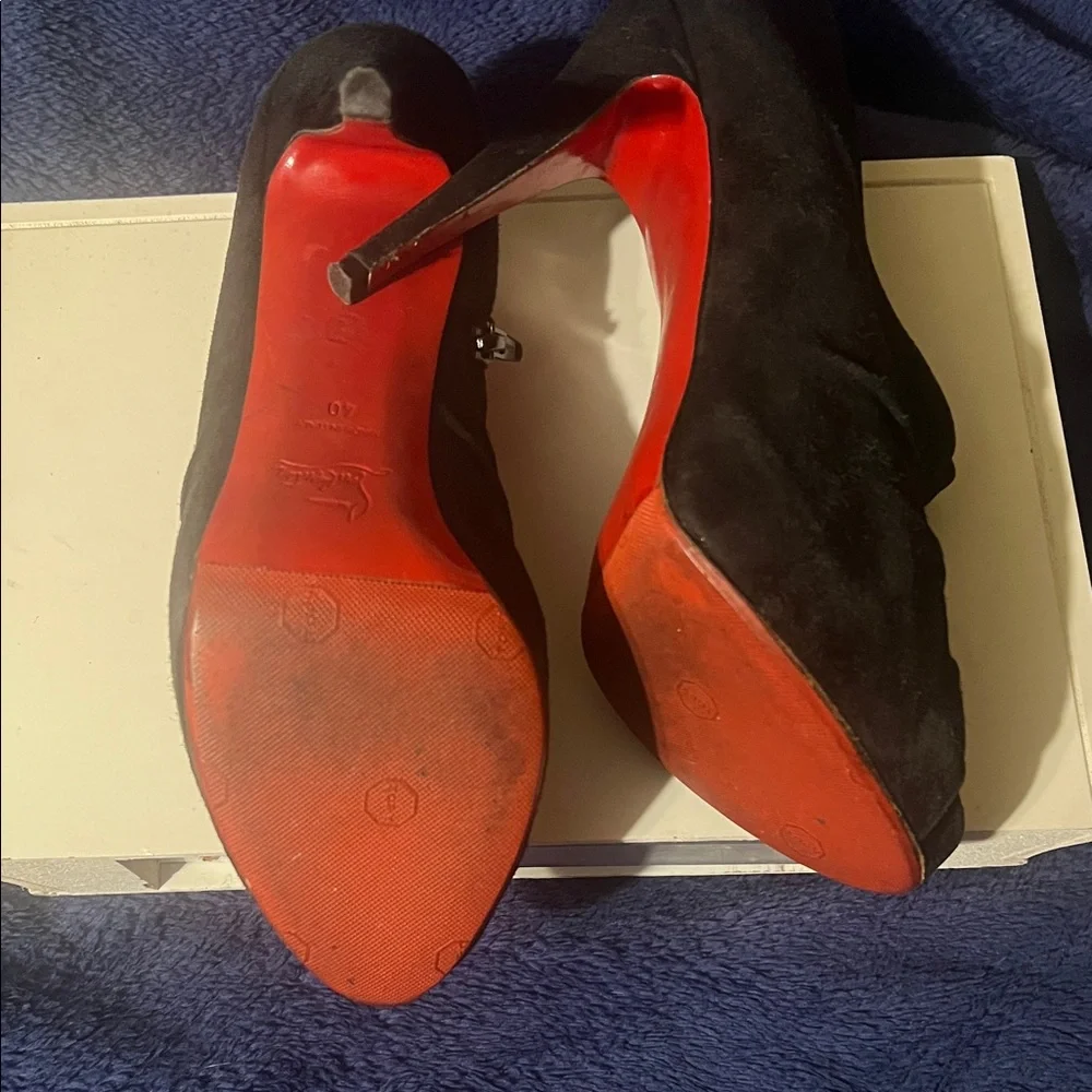 Christian Louboutin Black Peep-Toe Heels with Red Sole - Picture 4 of 8